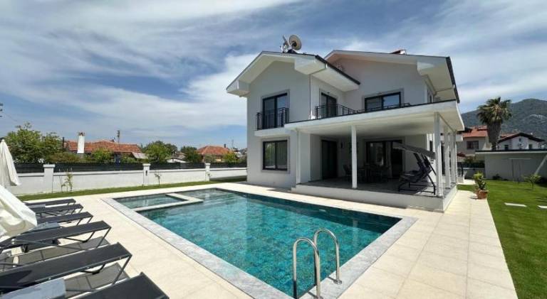 Villa with garden, private pool & patio in Mugla