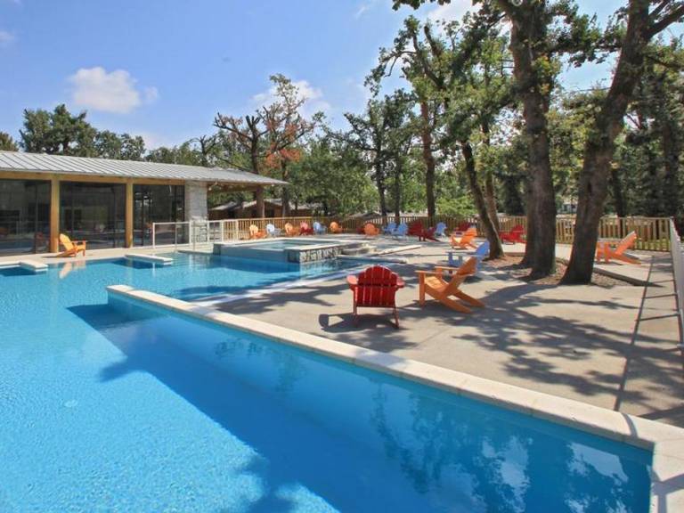 Children-friendly chalet with heated pool & terrace | Pets allowed — photo 3