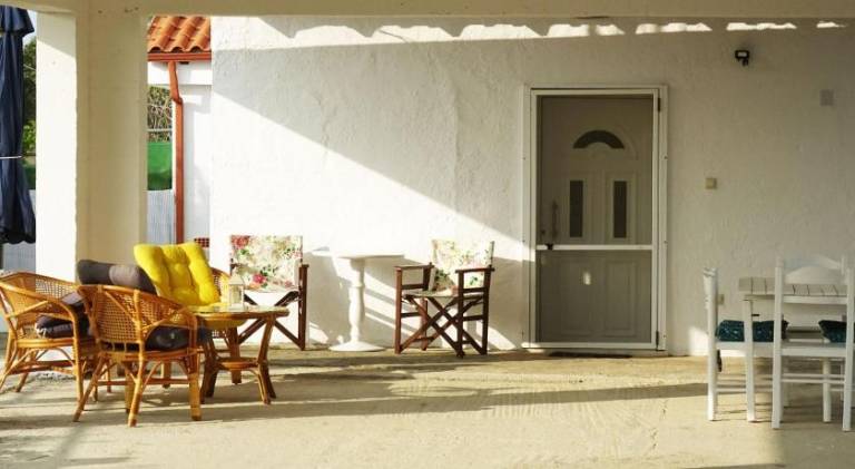 Vacation home with BBQ, yard & terrace — photo 4