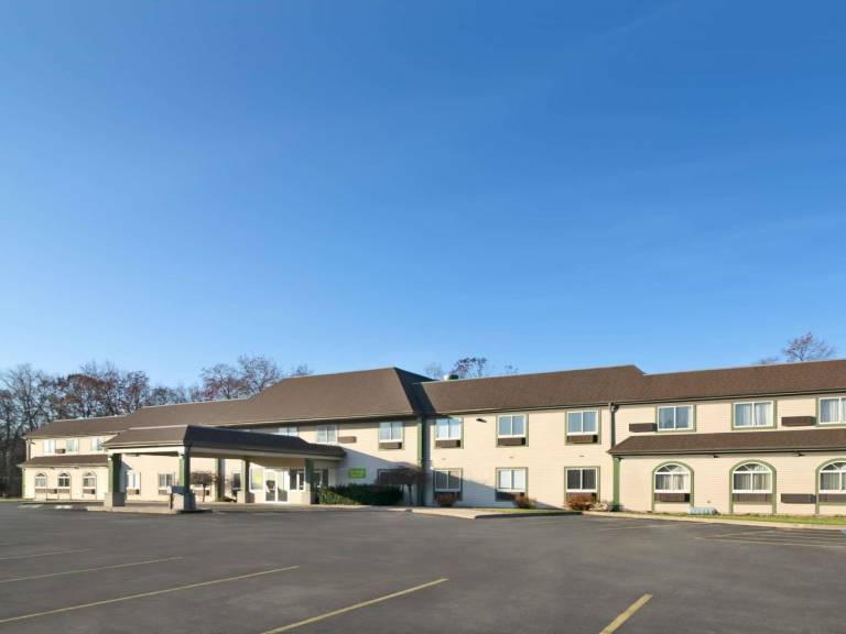 Econo Lodge Whitehall near Michigan s Adventure