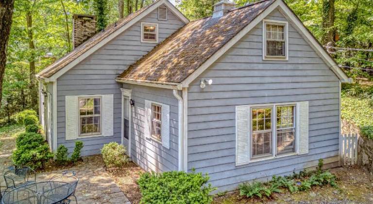 Charming vacation home with pool | Pet-friendly in Wayne, NC