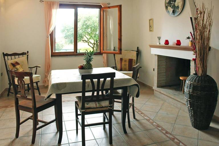 Apartment with terrace & yard — photo 4
