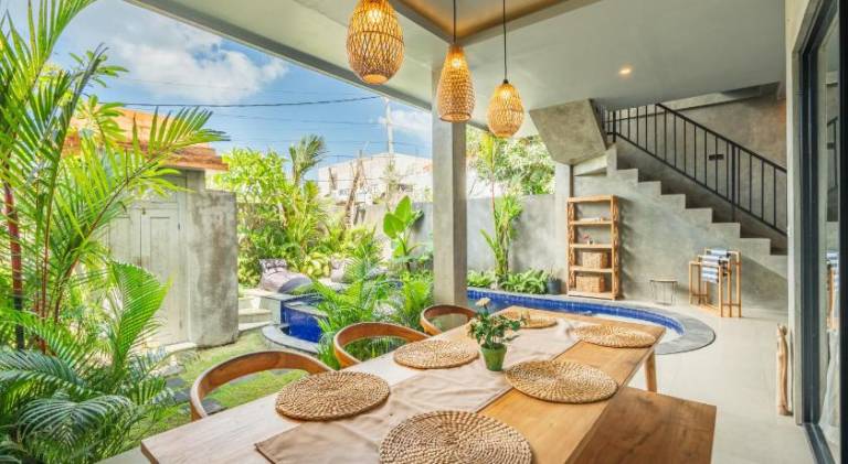 Vacation home with patio, garden & pool | Pet-friendly — photo 4