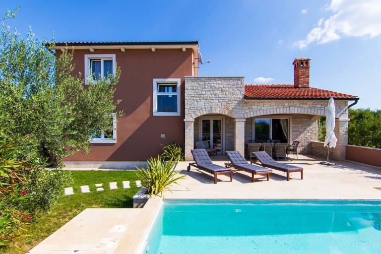 Vila Valentići