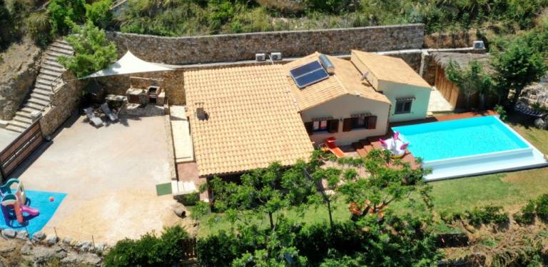 Family-friendly ample villa with private pool, BBQ & yard | Nature view | Beach nearby | Dogs allowed — photo 4