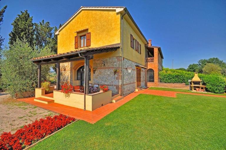 Family-oriented villa with patio, private pool & barbeque | Perfect for remote work | Pets are welcome — photo 4