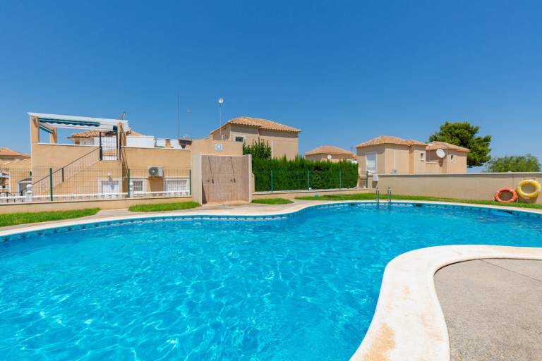 Holiday apartment with yard, pool & patio — photo 3