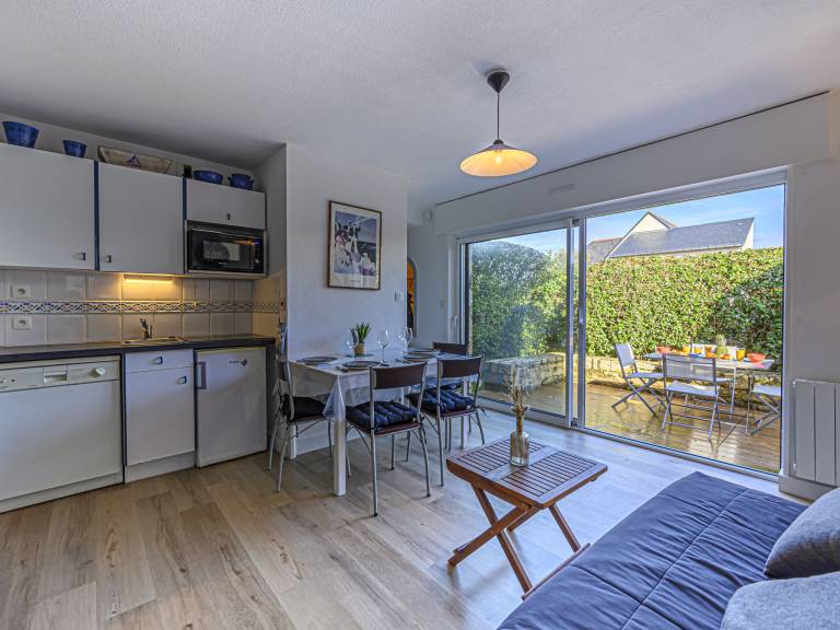 Holiday apartment with barbecue & patio — photo 2