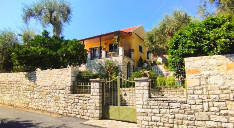 Vacation home with terrace & yard | Pets allowed in Corfu