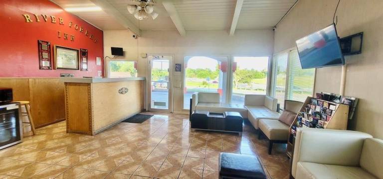 River Forest Inn — photo 2