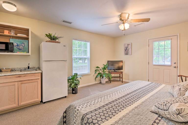 Cozy Studio with Yard, 6 Miles to Dwtn Beaufort! — photo 5