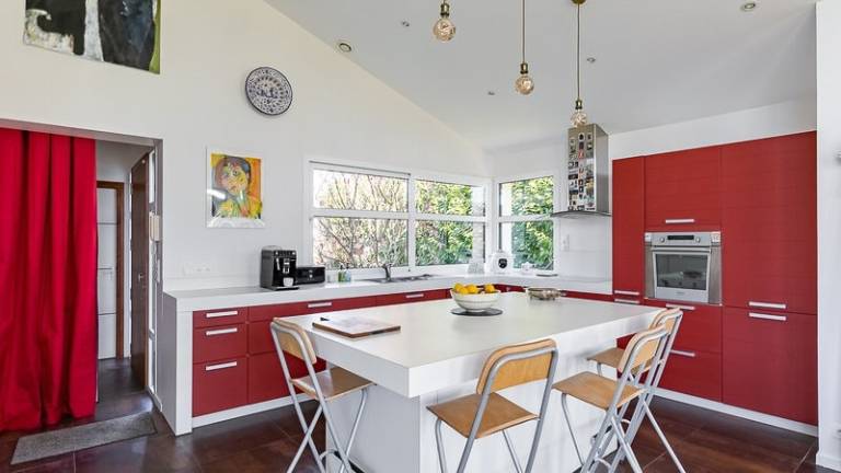 Bright house near Kerfany beach — photo 4