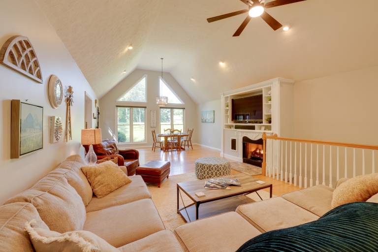 Smith Mountain Lake Home w/ Private Hot Tub & Dock — photo 3