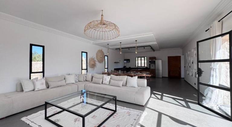 Villa with pool — photo 3
