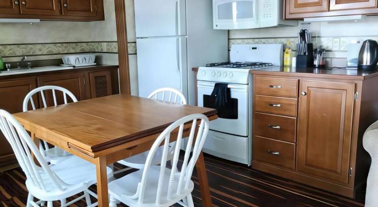 Lakefront RV Cottage in Parry Sound 3 — photo 5