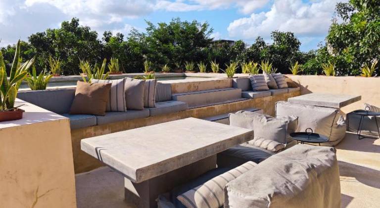 Apartment with pool & hot tub — photo 4