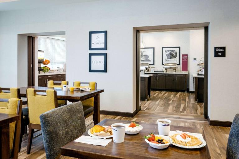 Hampton Inn & Suites Seattle/Northgate — photo 4