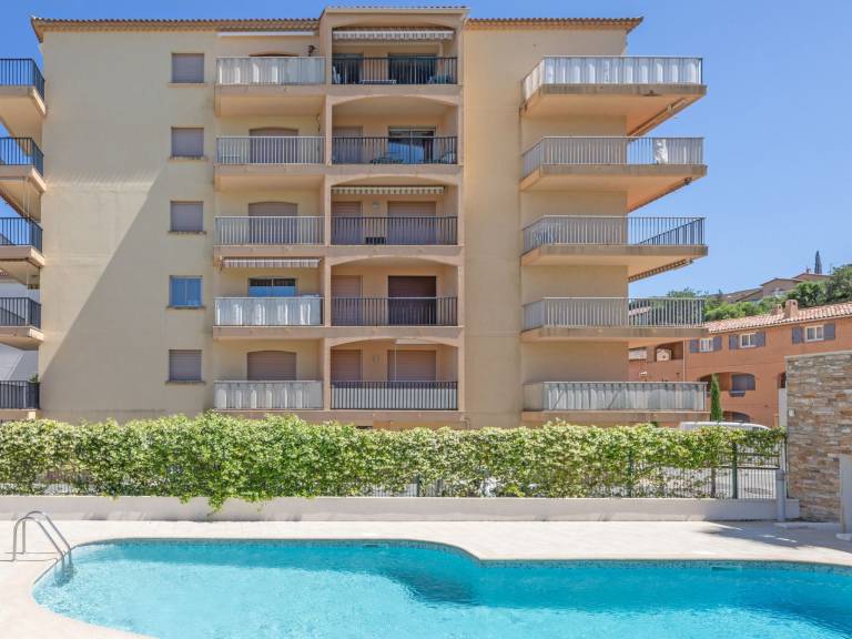 Holiday apartment with patio & pool | Next to the beach | Dogs allowed — photo 3