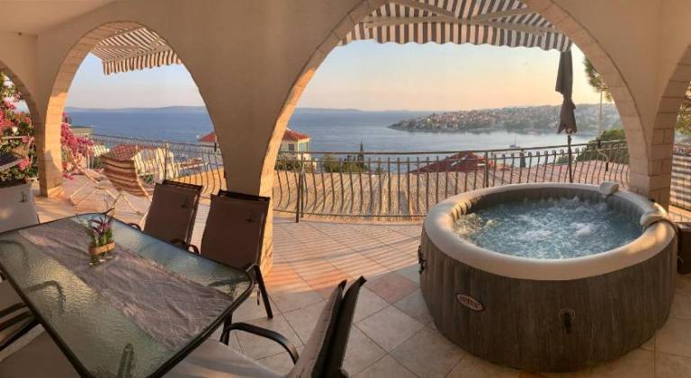 Nice apartment with terrace, jacuzzi & garden | Pets are welcome in Okrug