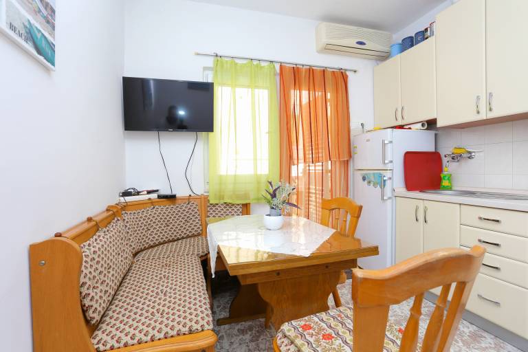 One bedroom apartment with terrace and sea view Bušinci, Čiovo (A-9450-b) — photo 4