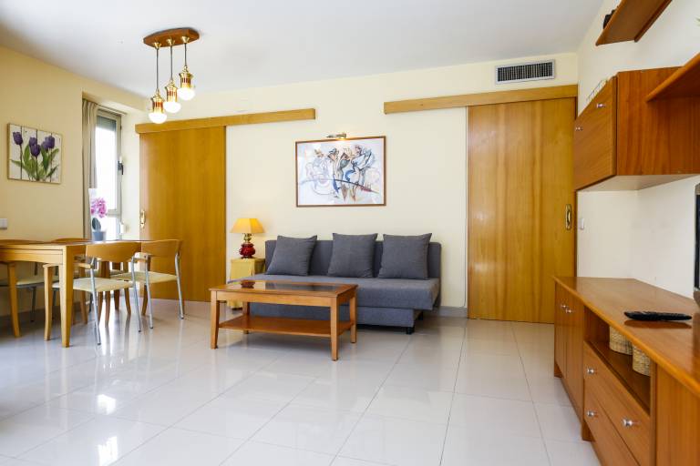 Fully equipped beautiful rental apartment with pool & patio | Close to the beach | Pets allowed — photo 3
