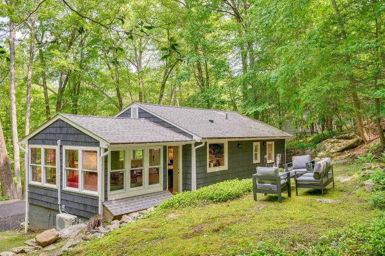 Hiking Trails On Site Wooded New Millford Escape