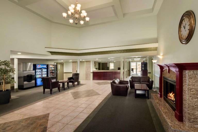 Quality Inn & Suites — photo 2