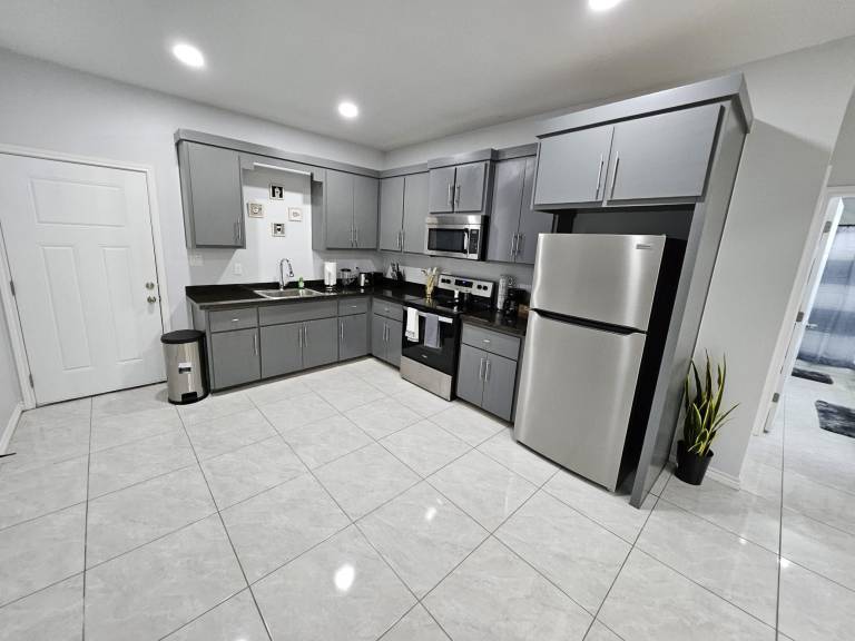Beautiful apartment 9 min to Mercedes outlets — photo 5