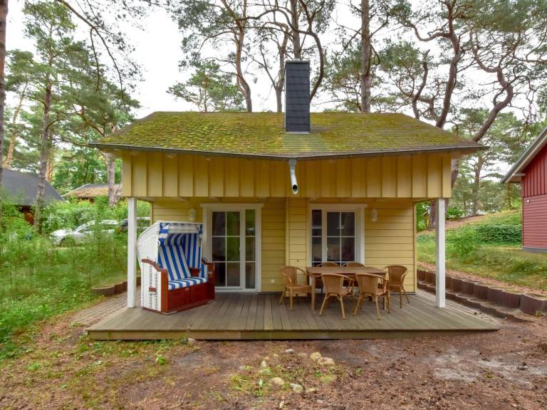 Vacation home with terrace & sauna in Sellin
