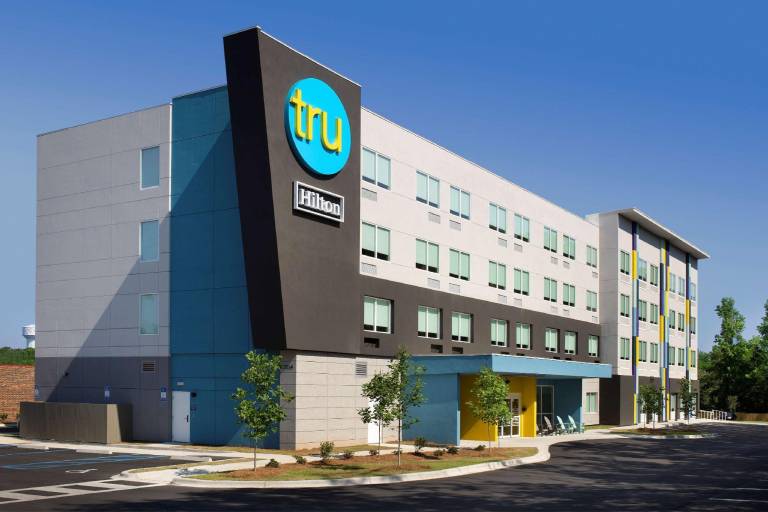 Tru by Hilton Tallahassee Central in Live Oak, FL