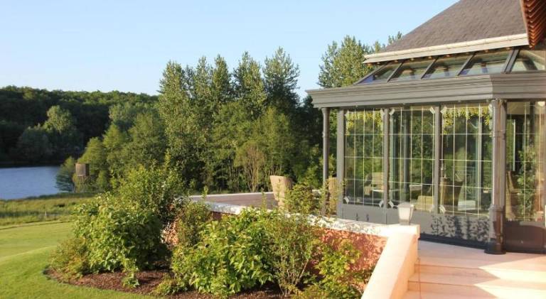 Villa with pool — photo 4