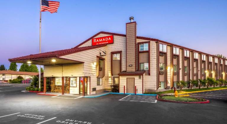 Ramada by Wyndham Medford Airport North — photo 2