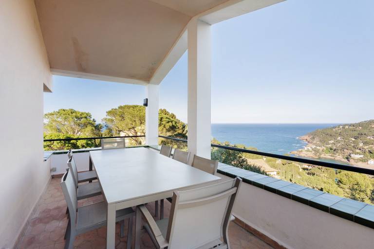 Fully equipped house with fast internet, yard & barbeque | Beach view | Next to the beach | Pets allowed — photo 3