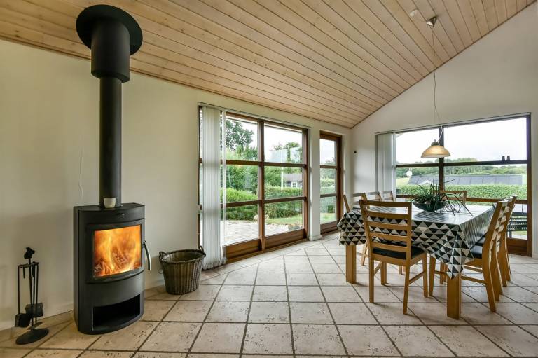 House with grill, garden & patio — photo 4