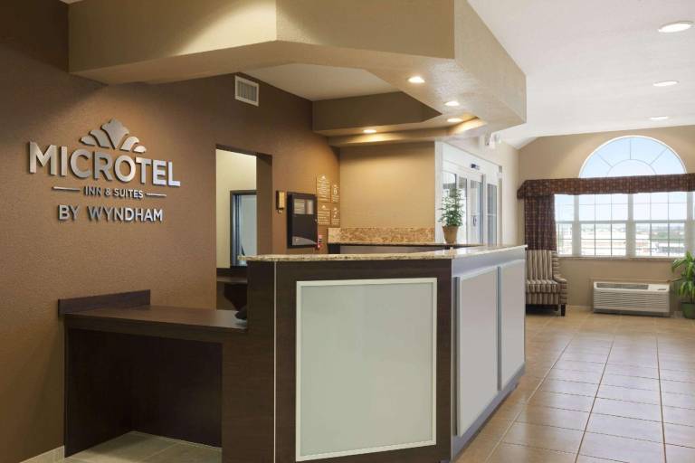 Microtel Inn & Suites by Wyndham Pleasanton — photo 2