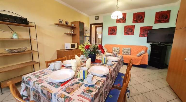 Rental apartment with yard, pool & terrace — photo 4