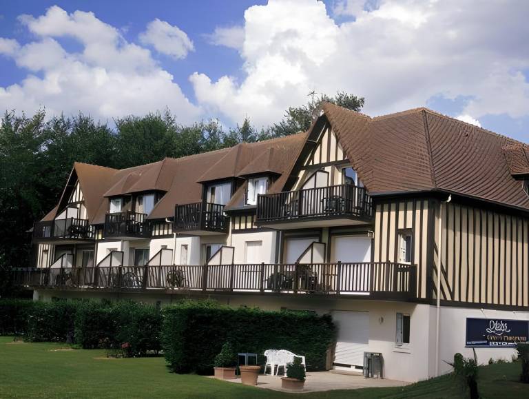 Serviced apartment with pool in Cabourg