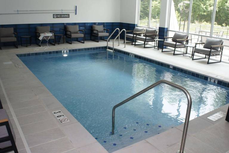 La Quinta Inn & Suites by Wyndham Manchester / Arnold AFB — photo 5