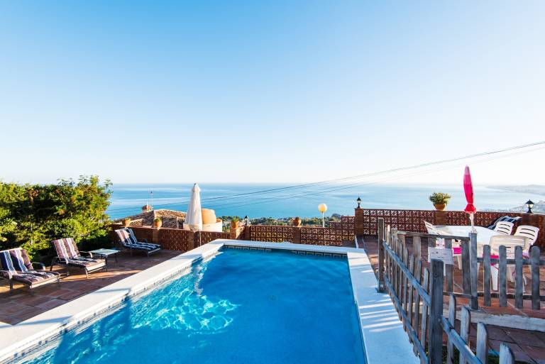 Beautiful Villa La Tuna with Sea View, Wi-Fi, Garden, Balcony in Benalmádena