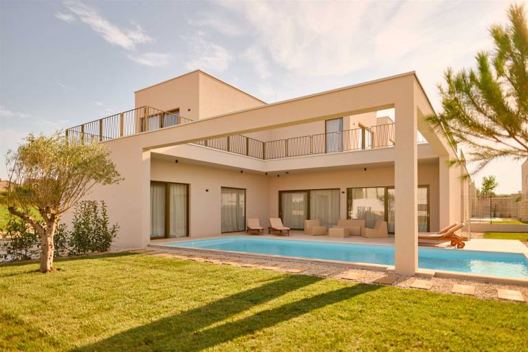 Villa with terrace & garden in Tar-Vabriga