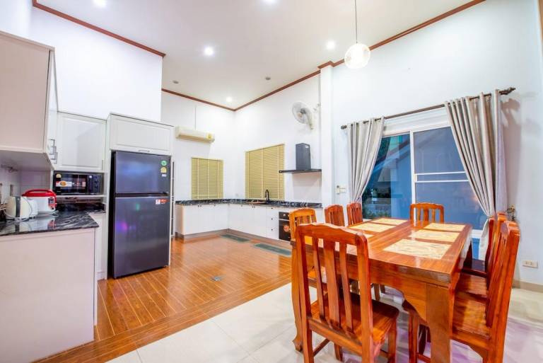 House with barbecue, pool & hot tub | Good for workation | Pets allowed — photo 5