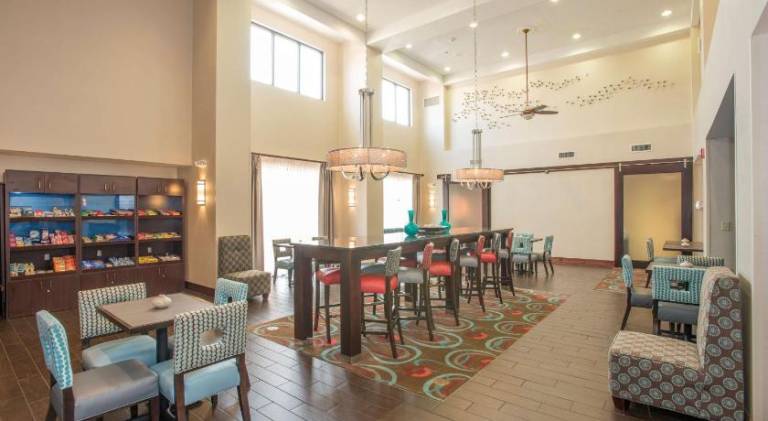 Hampton Inn & Suites Dayton-Airport — photo 5
