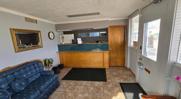 Richmond Inn & Suites — photo 2