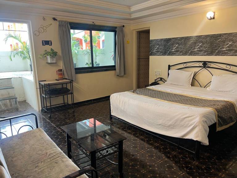 Hotel Sai Village in Rahata