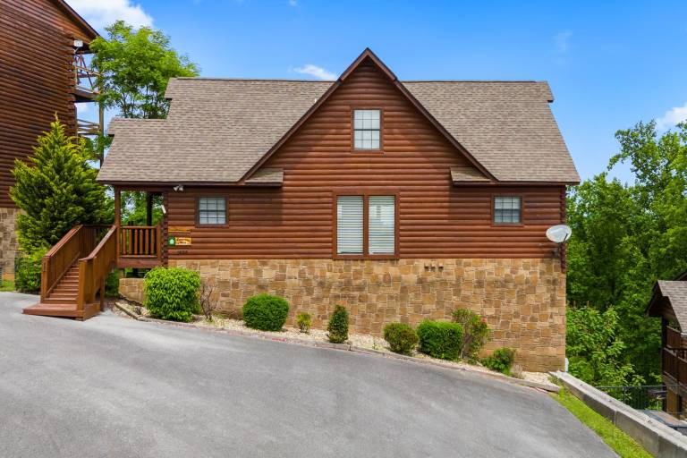 Child-friendly pleasant cabin with hot tub, BBQ & heated pool | Mountain view | Dogs allowed — photo 5