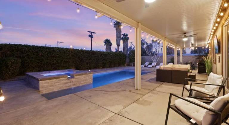 Vacation home with pool & jacuzzi | Pet-friendly — photo 3