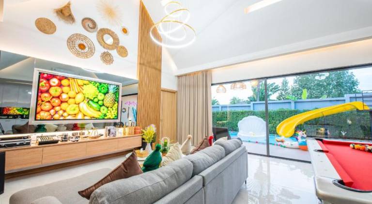 Villa with pool & hot tub | Pets are welcome — photo 4