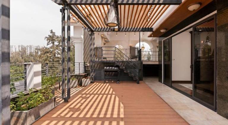 Villa with garden, pool & patio | Pets allowed — photo 5