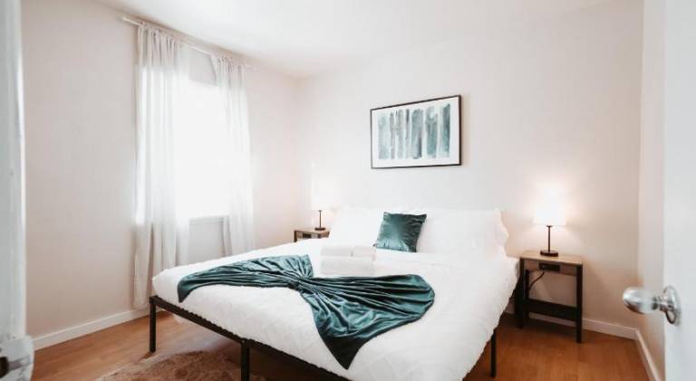 House with hot tub | Dogs allowed in Calgary, AB