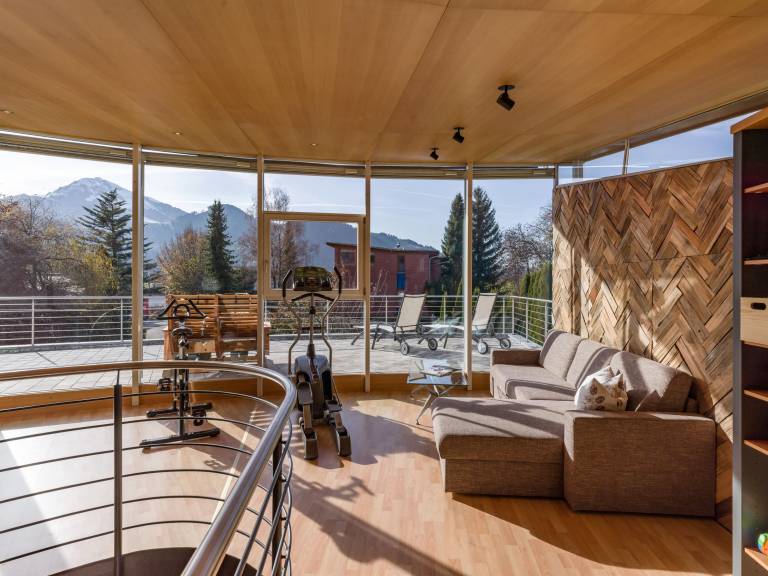 Vacation home with sauna & yard — photo 3